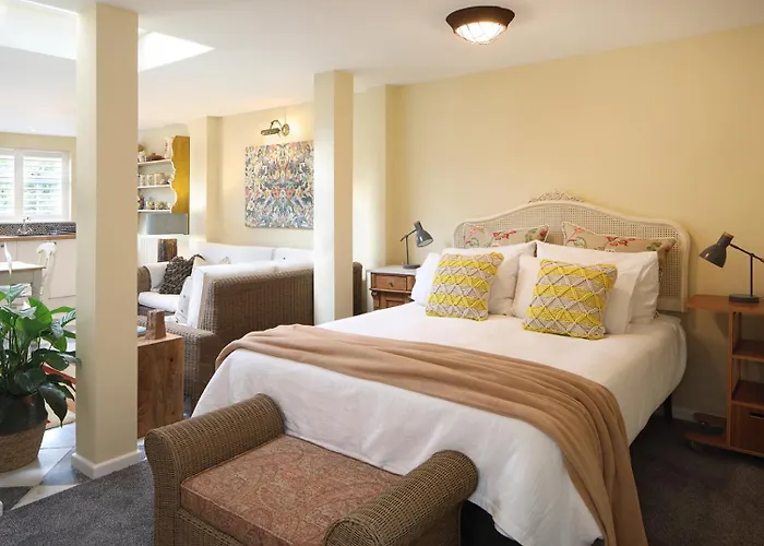 Steeple View - Romantic Wye Valley Country House Studio Apartment - Dog Friendly
